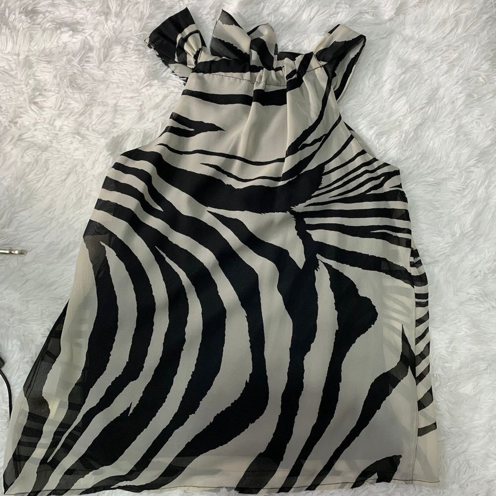 Adiva Ruffle Front Tank Top - M - Picture 7 of 7